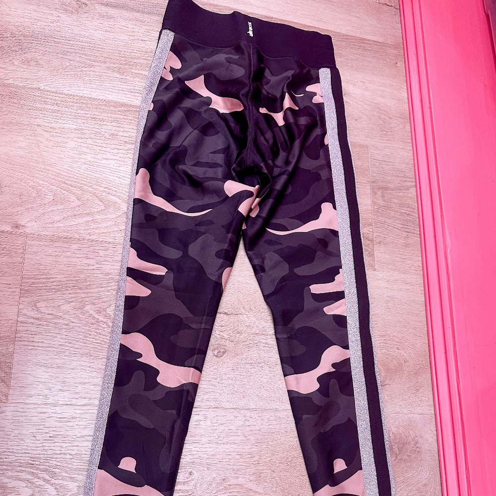 Ultracor Women's Camouflage Black Pink Gray Ankle Leggings Size M Elastic Waist